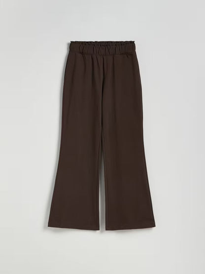 Utsvängda joggingbyxor