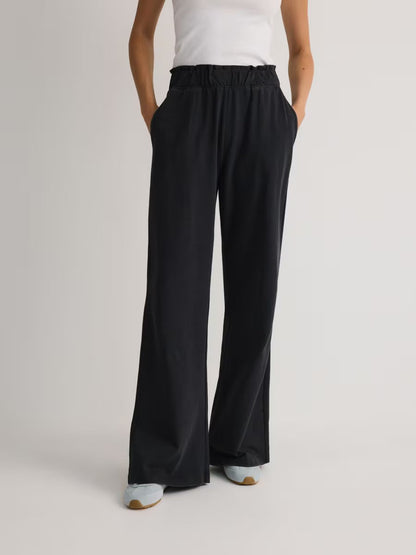 Utsvängda joggingbyxor -mörkgrå