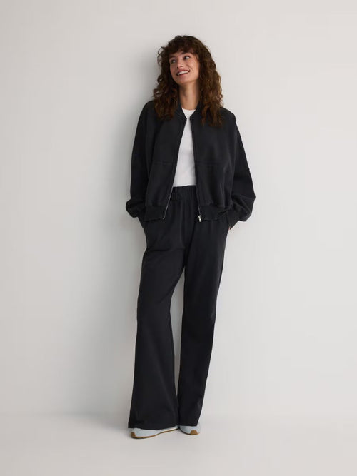 Utsvängda joggingbyxor -mörkgrå